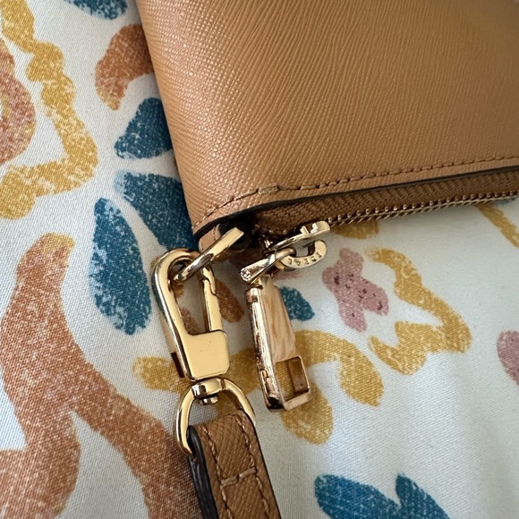 Authentic Tory Butch tan wallet - Picture 6 of 7